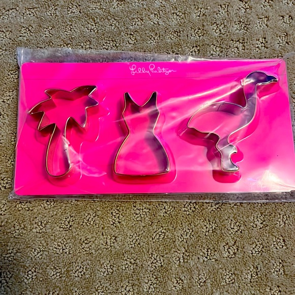 Lilly Pulitzer potholders and cookie cutter set - Picture 2 of 5